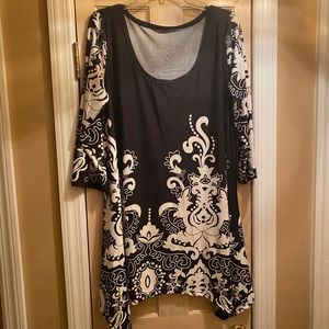 Great condition Tunic with pockets!